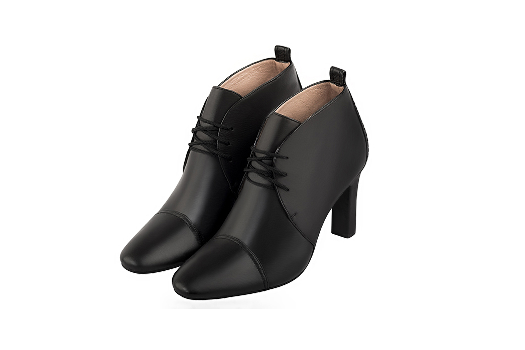 Satin black women's ankle boots with laces at the front. Round toe. High kitten heels. Front view - Florence KOOIJMAN
